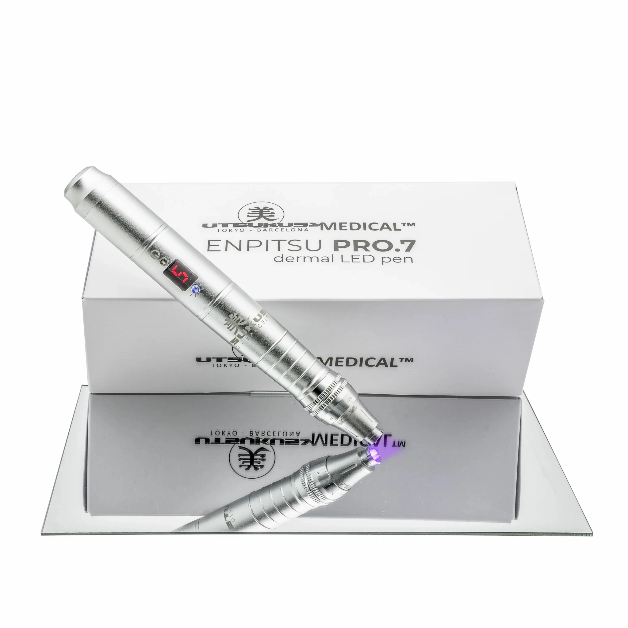 Enpitsu Dermapen Pro.7 von Utsukusy Cosmetics mit 7 Geschwindigkeiten und 7 LED Farben für die Lichttherapie