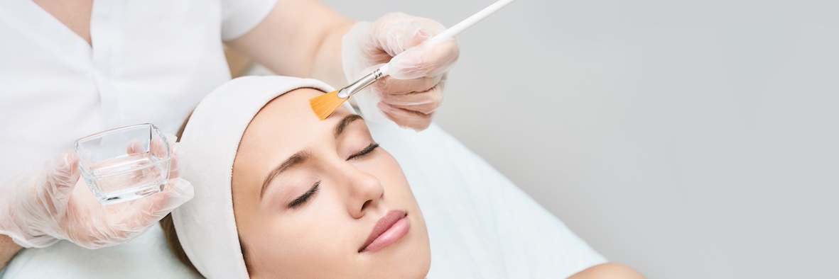 Fruchtsäure-Peeling vor Microneedling